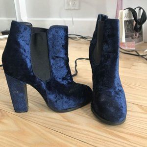 VELVET BOOTIES